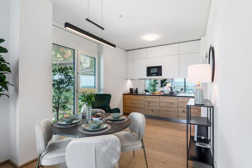Design With Amazing View Over Appartamento *